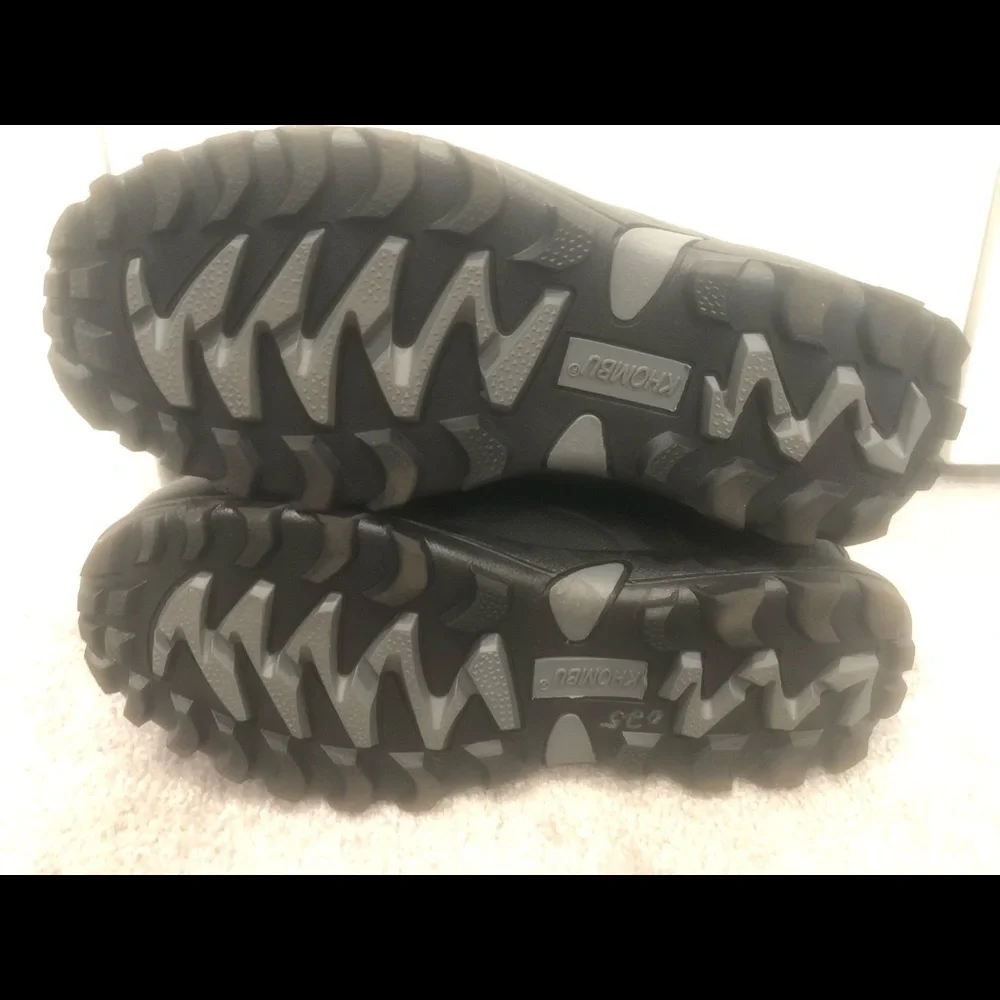 Kids Khombu Black Snow Boots with Zip Front and Drawstring Closure Size 4